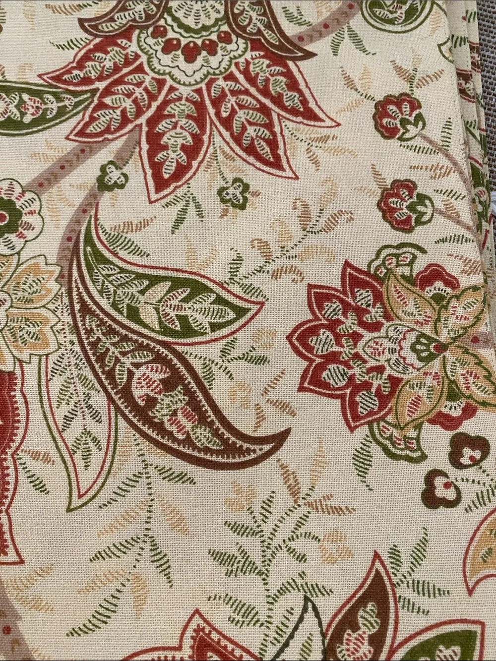 Table Runner NWT Raymond Waites New York